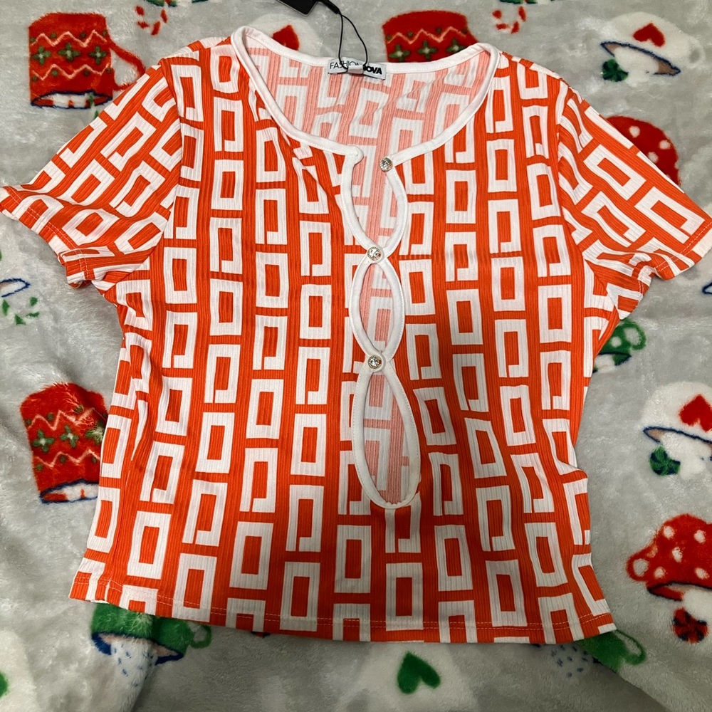 Crop top. Brand: Fashion nova Color: Orange & white  size: Medium